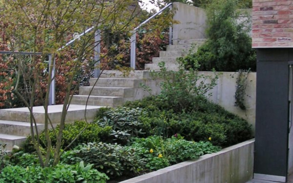 Moderner Garten mit Höhenunterschieden 4